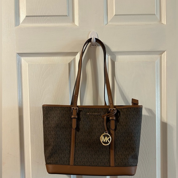 Michael Kors medium tote - Picture 1 of 8